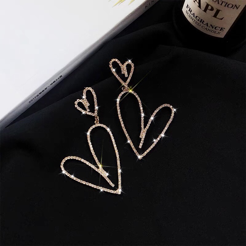 Hong Kong earrings new fashion heart-shaped atmospheric earrings fall and winter long hollow earrings product stud earrings