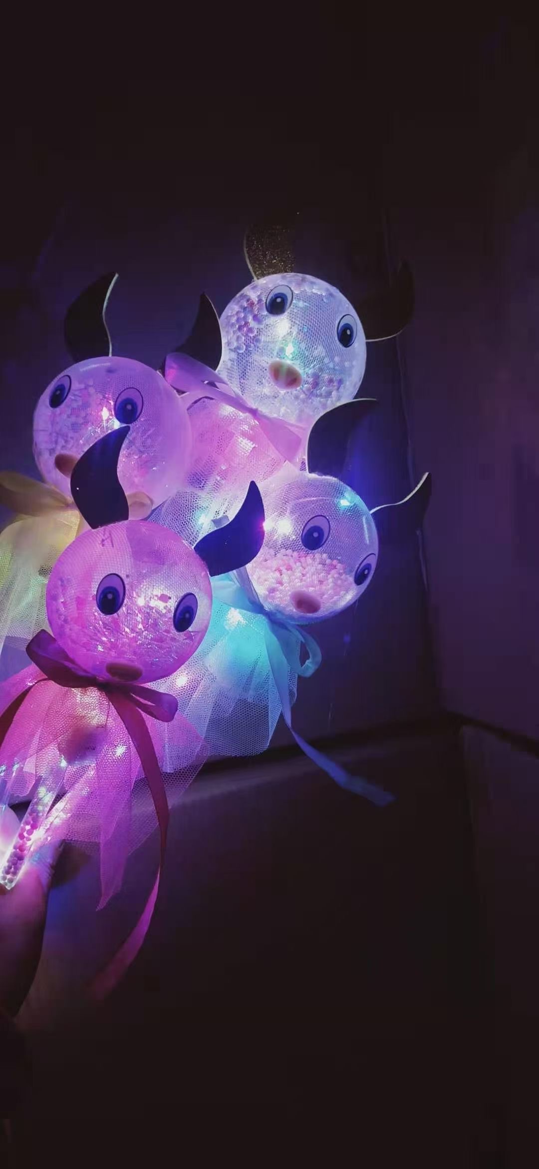 In the New Year of 2021, the Year of the Ox, Little Bull Light sticks, flash sticks, glow sticks, New Year's Eve concert, street stalls, children's luminous toys, new flash fairy sticks, flash sticks, children's luminous toys, street stalls, bounball balls, starry balls, cartoon magic Item Picture
