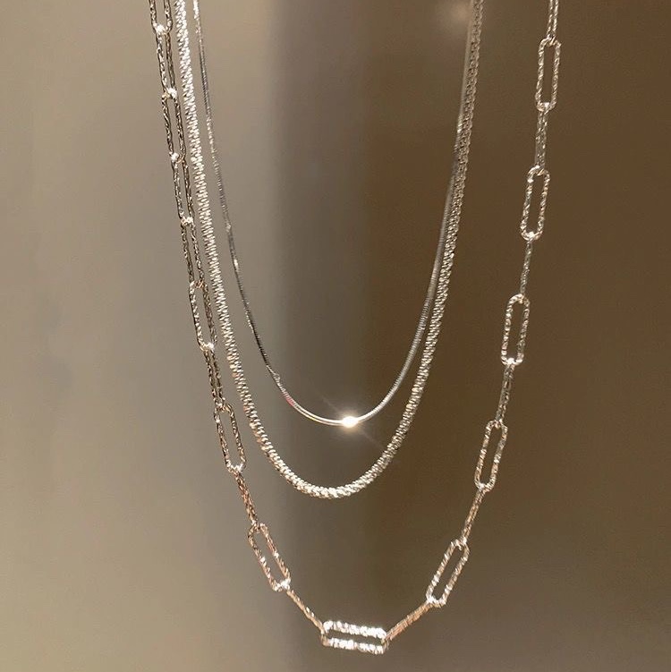 The s925 sterling silver collarbone chain of the "Full Sky Stars" necklace for women on Instagram doesn't fade. It's a sweet and cool, super ethereal and light luxury item for Internet celebrities and hot girls
