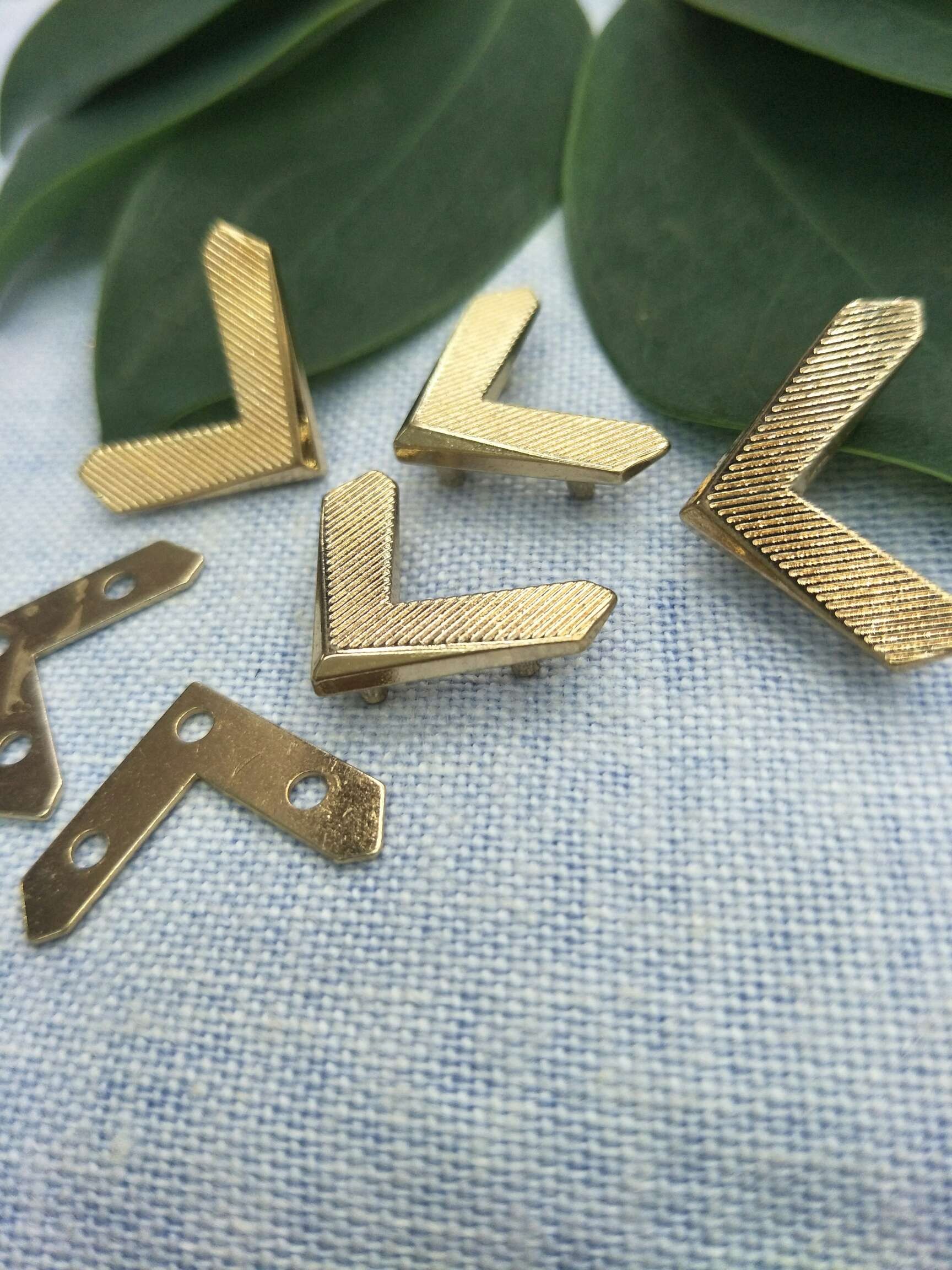 长条裤标 合金商标 金色枪黑异形标牌 服装辅料详情图2