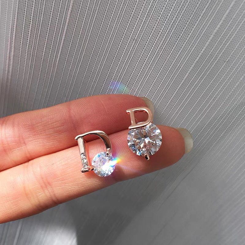 South Korea stud new tide D letter South Korea temperament network red asymmetrical female earrings new tide thumbnail
