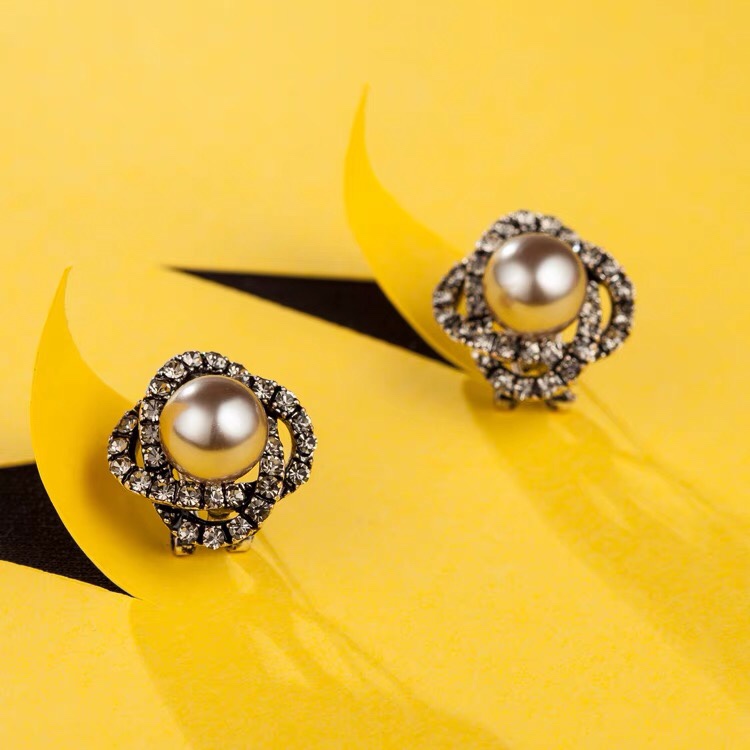 New fashion Korean studs earrings female pearl temperament simple personality exquisite matching earrings thumbnail