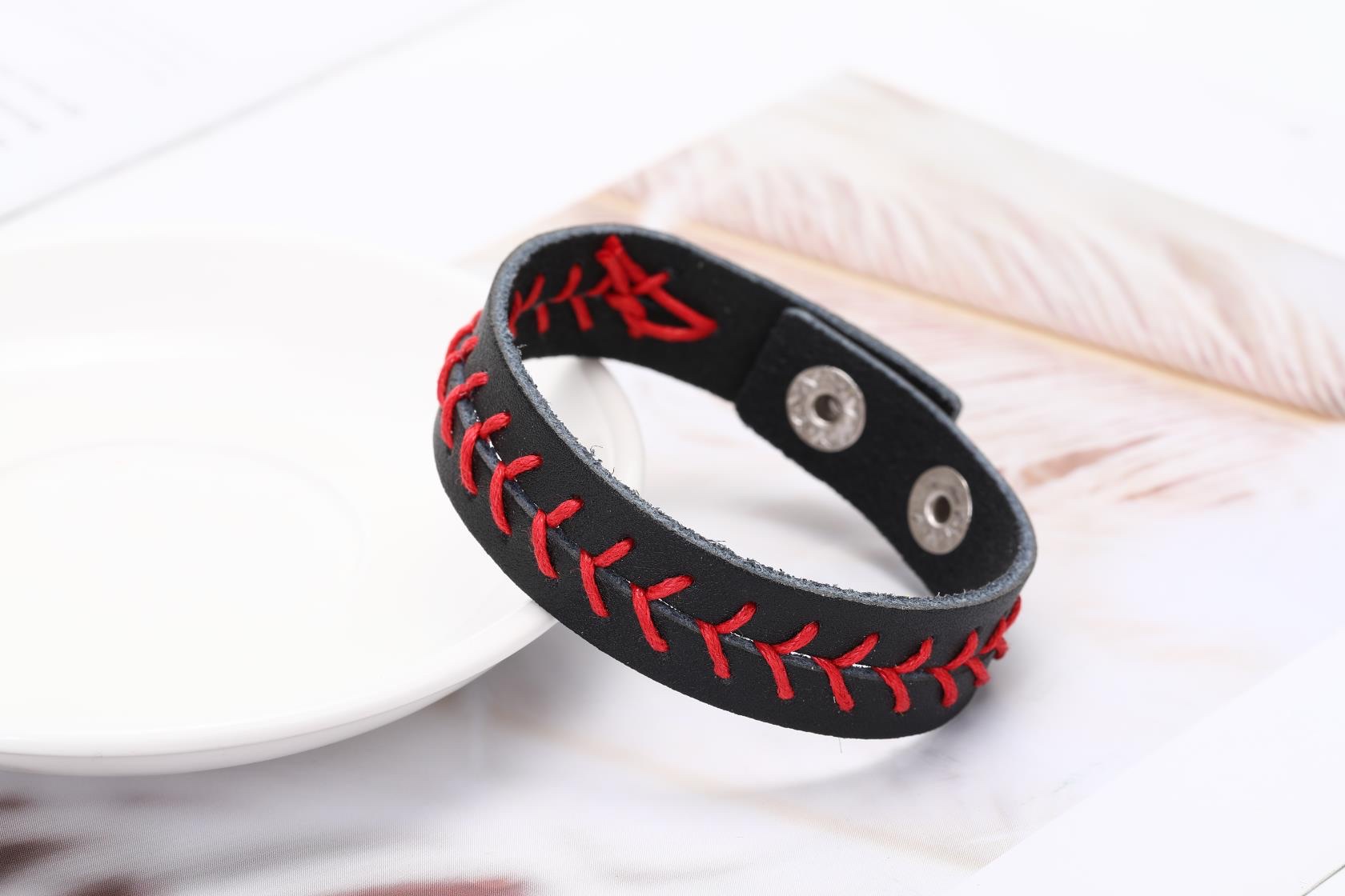 真皮棒球个性潮流时尚休闲手环详情图4