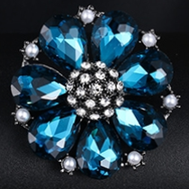 Brooch 2040