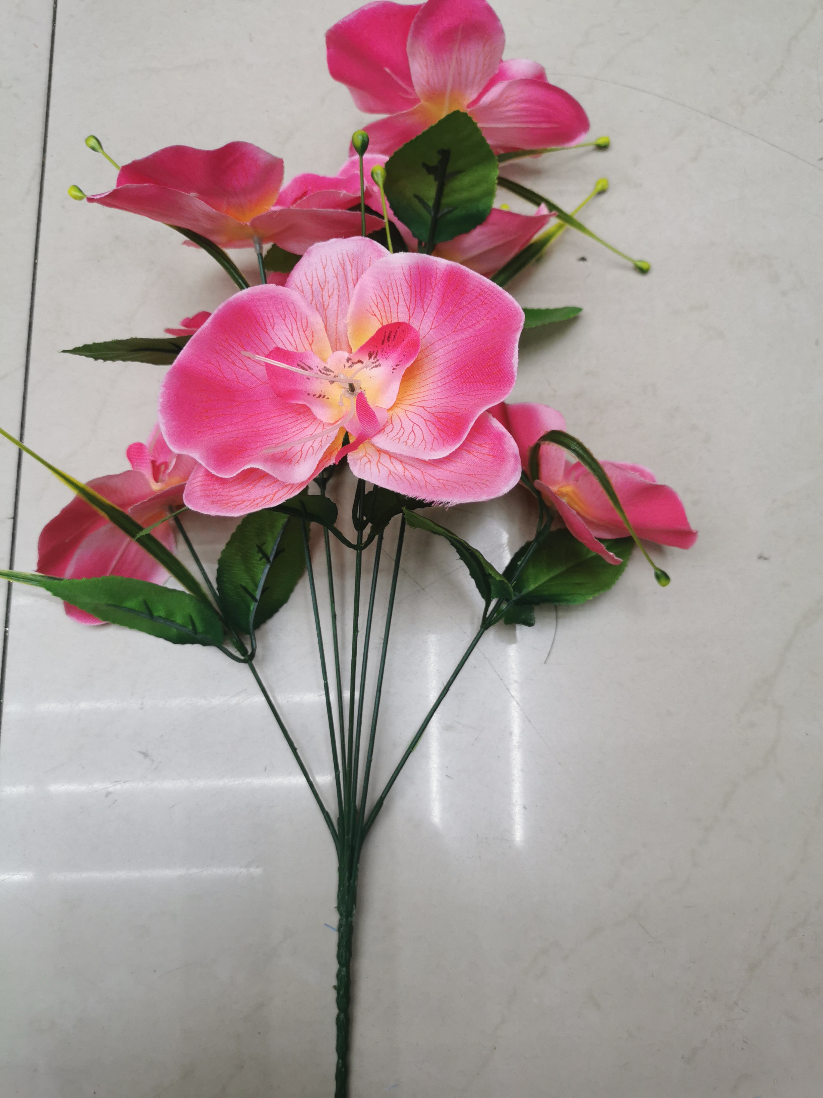 13 artificial flowers of silk fabric rose details Picture