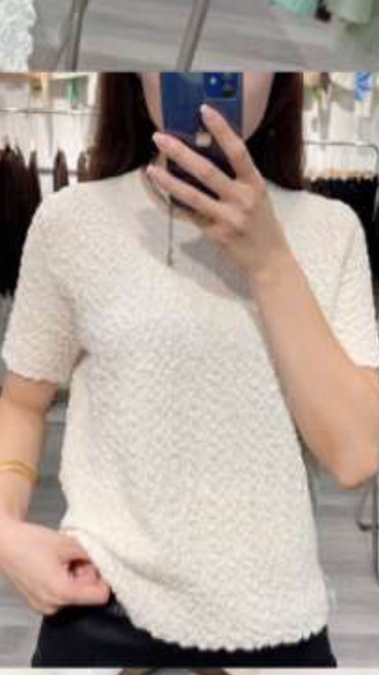 The autumn cashmere sweater series features original designs in comfortable and fashionable beige Specification image