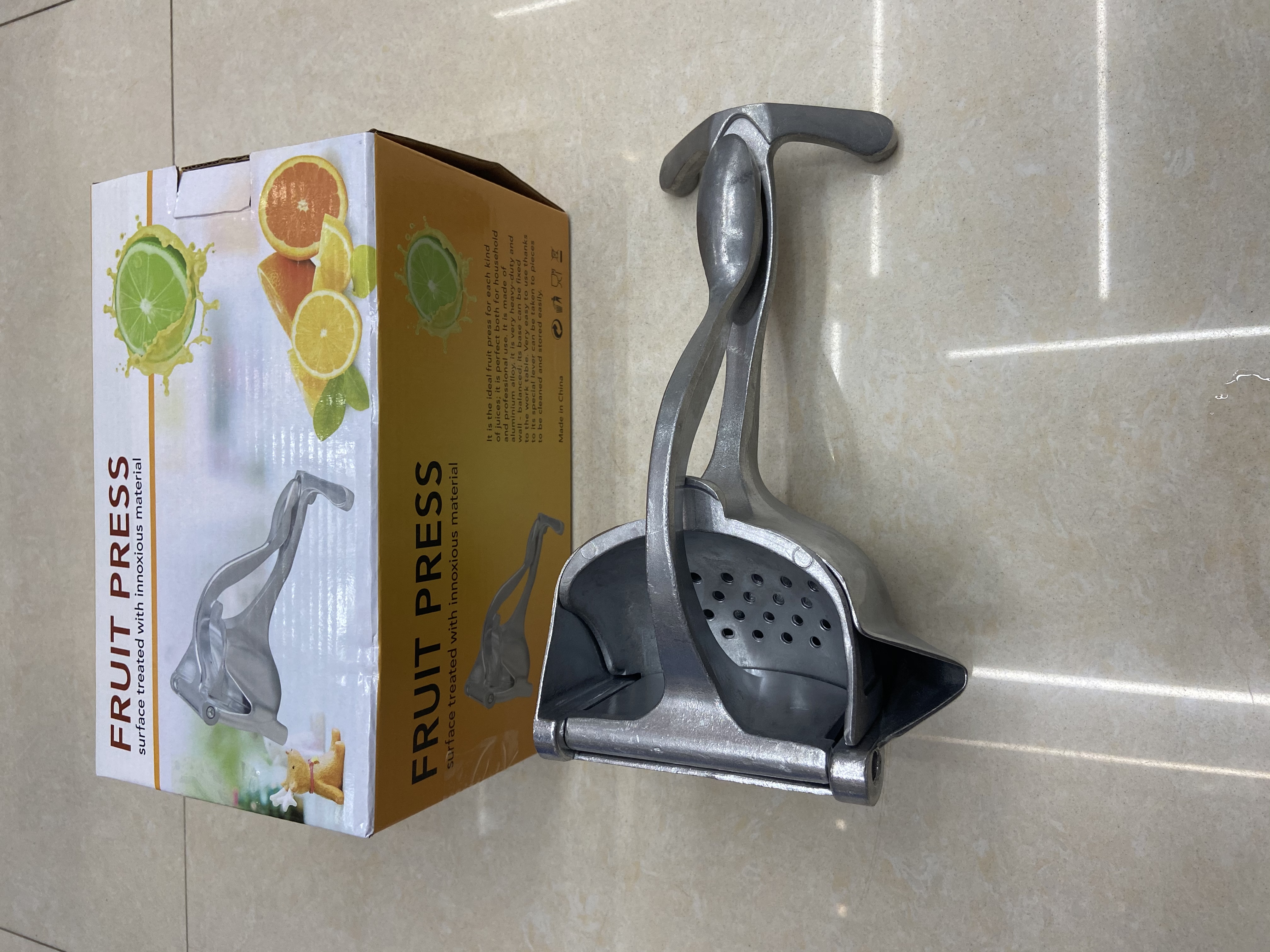 A multi-functional manual juicer made of aluminum Item Picture