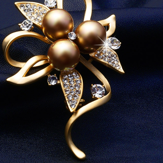 Brooch 2002