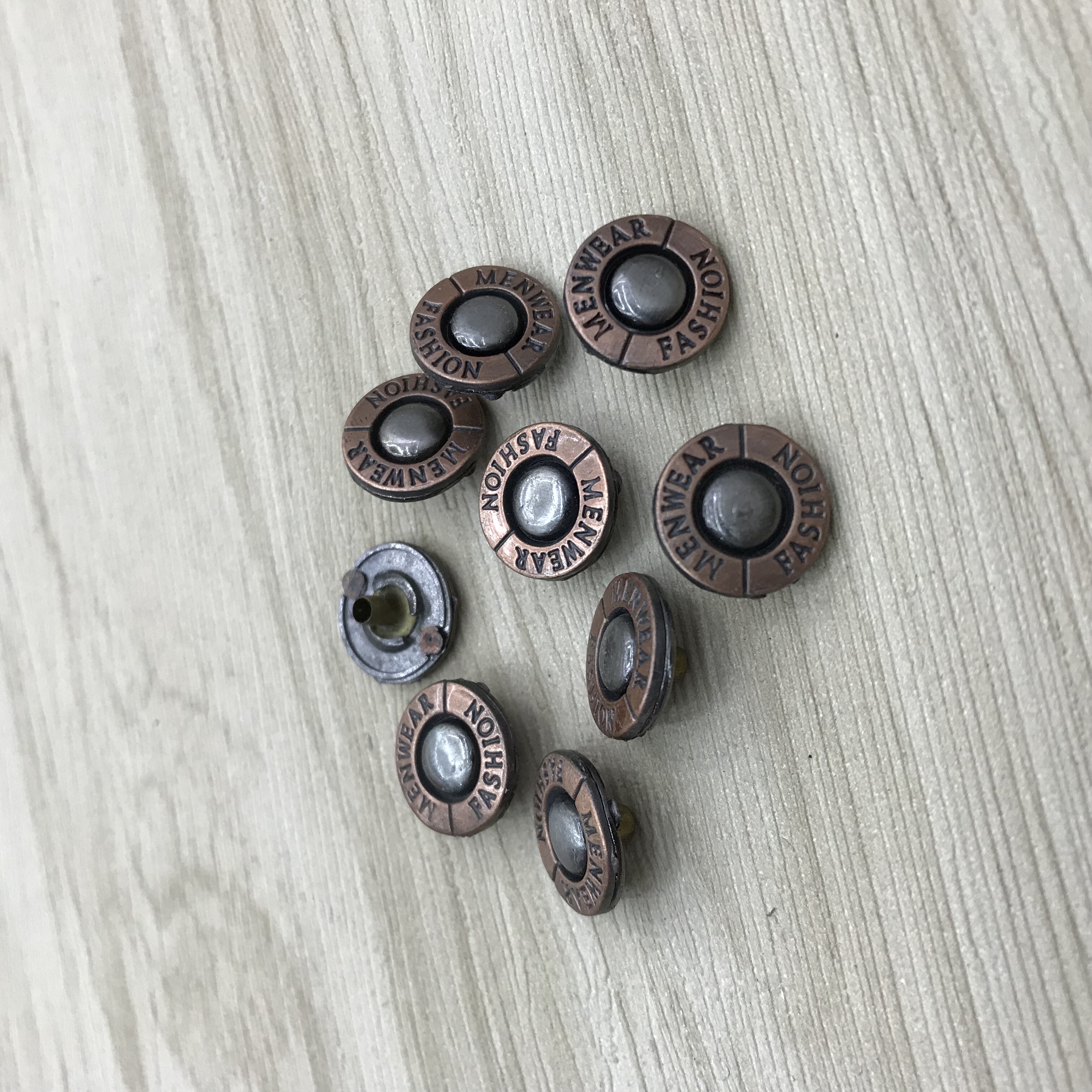 Retro red bronze brushed button four-piece buckle detail image 4