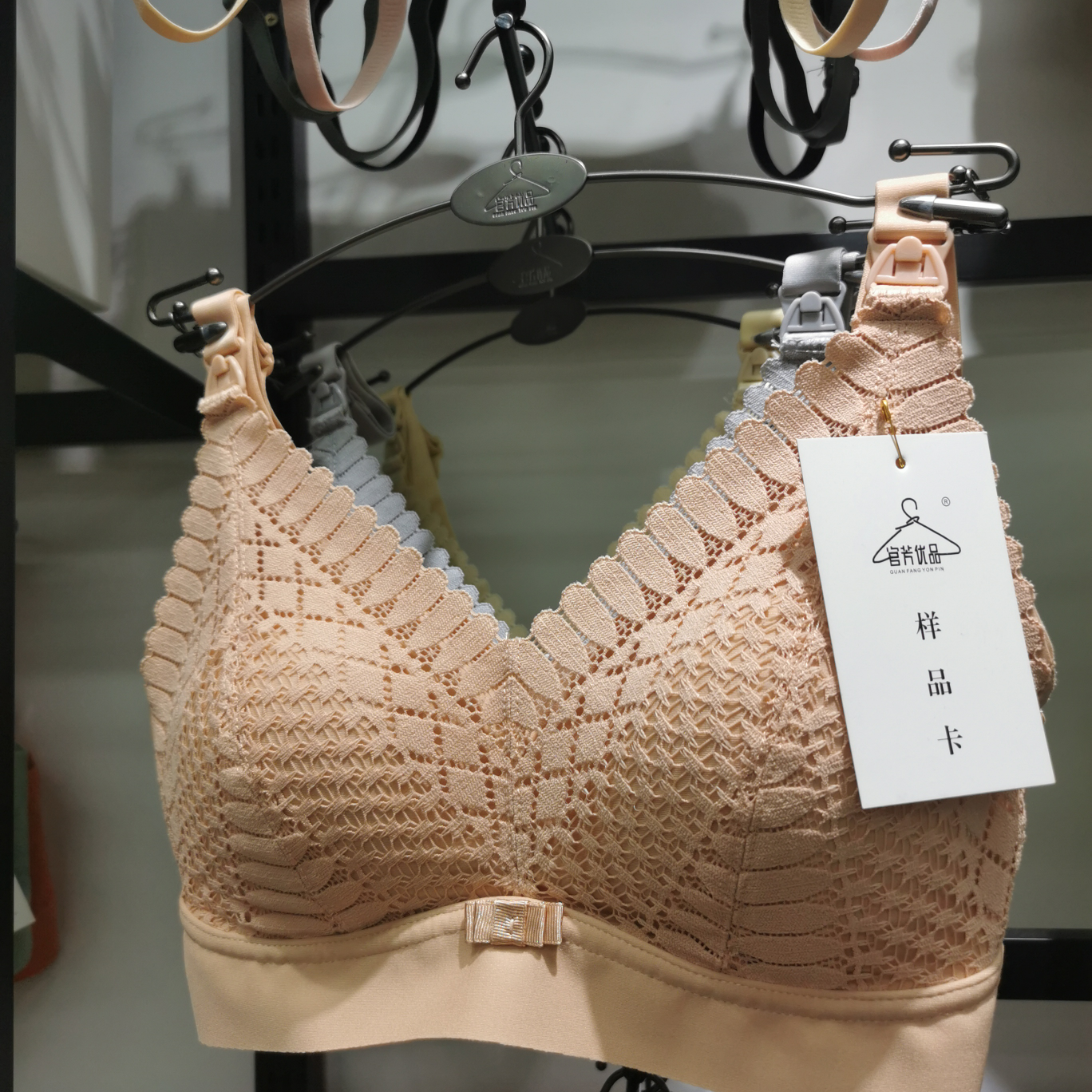 Lingerie Women's Summer Thin Bra Breathable No Underwire No Empty Cup Hold Up Close Pair Laceless Bra 161