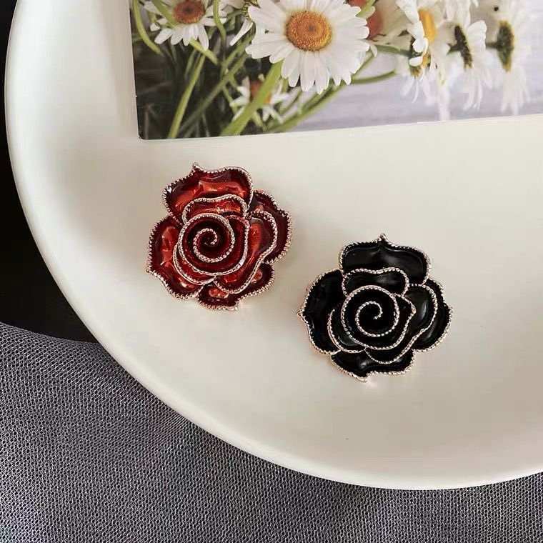 Anti-slip corsage High-end luxury fashion Europe and the United States drip oil coat cute accessory brooch thumbnail