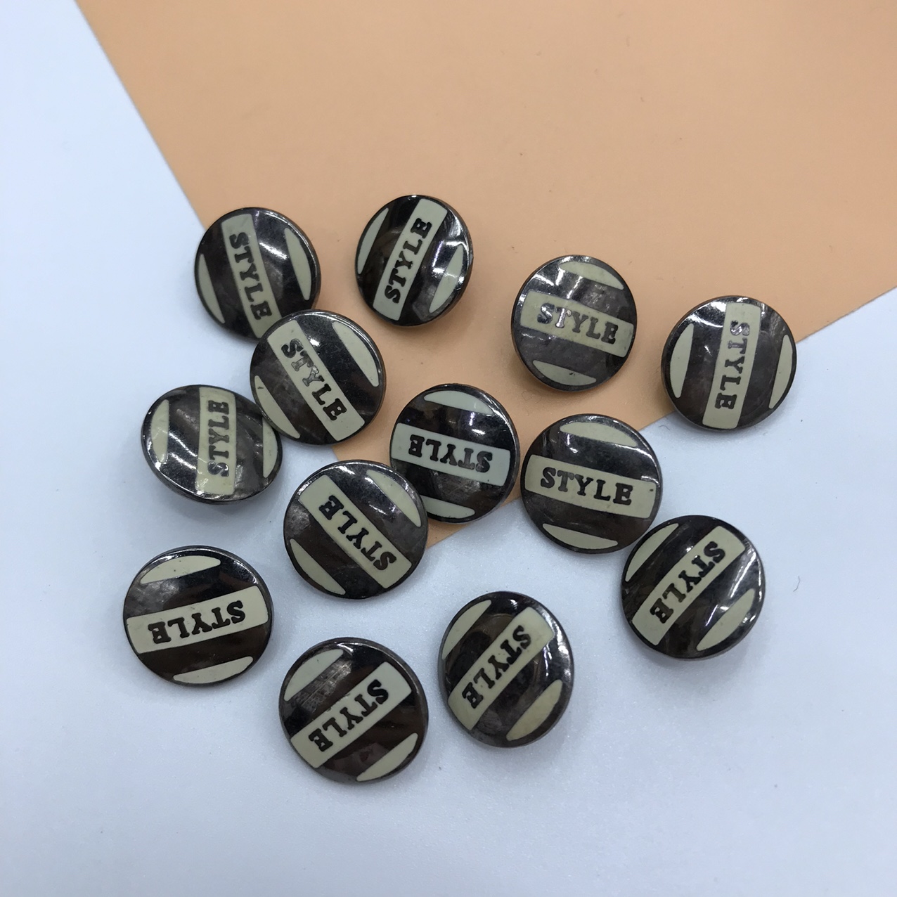 Laser for four-button clothing accessories
