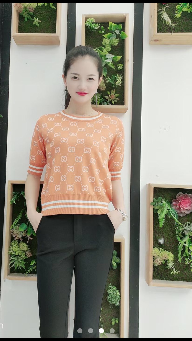 The autumn cashmere sweater series features original designs in a comfortable and fashionable light yellow color detail image 1