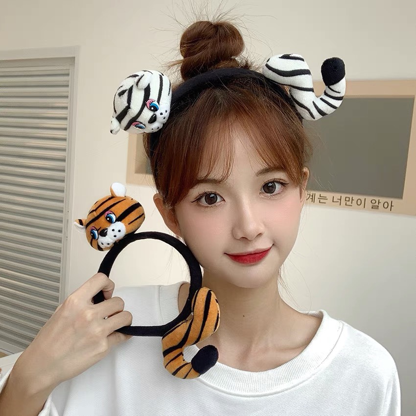 Tiger plush hair hoop Korean Internet celebrity cute cartoon figure hair clip head hoop plush face wash headband thumbnail