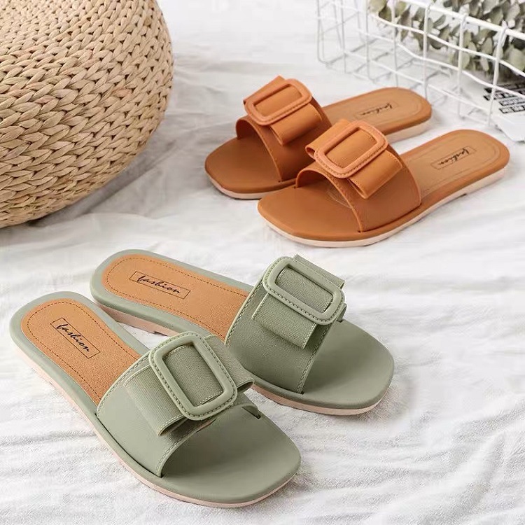 2020 New button fashion soft-soled flip-flops for summer outerwear, Korean-style versatile anti-slip flat beach one-shoulder slippers for women details Picture