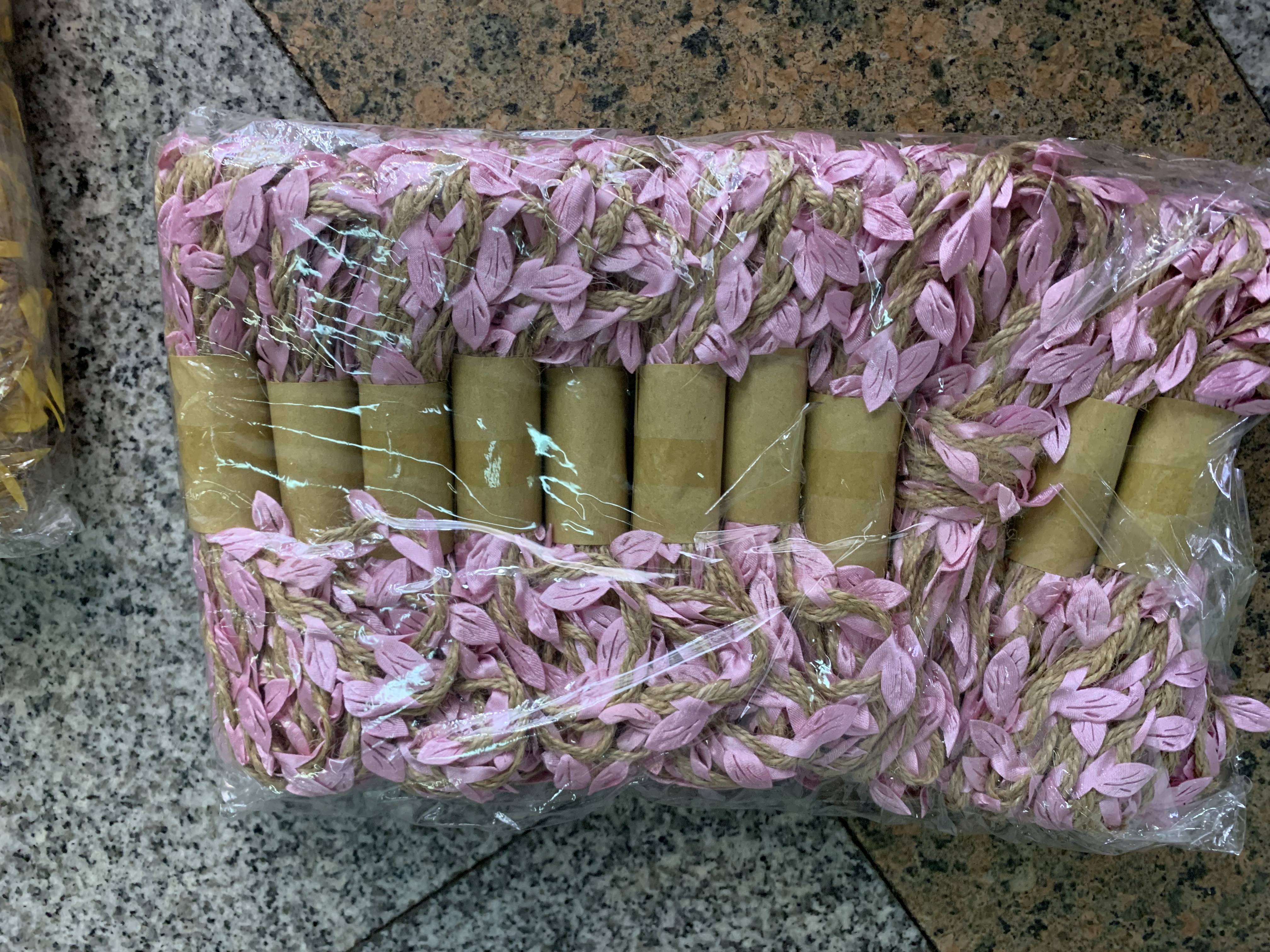 Натуральные материалы, красная паутина, искусственные цветы, декоративные травяной лентой, цветной листву Specification image