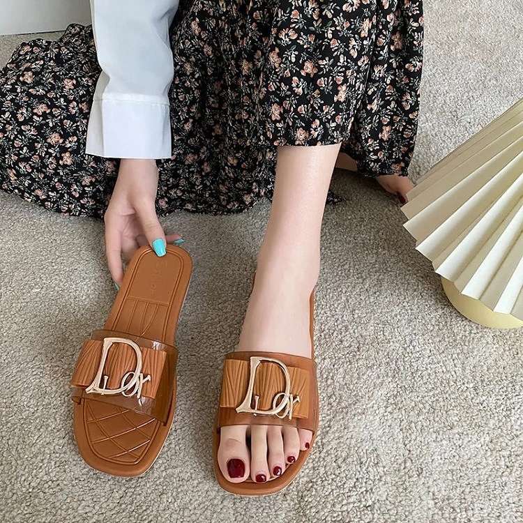 2021 New style women's summer fashion trend anti-slip outerwear metal buckle flip-flops cross-border wholesale slippers details Picture