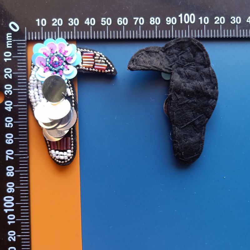 Wholesale of new colored diamond sequin woodpecker hand-stitched beaded fabric patchwork clothing accessories detail image 2