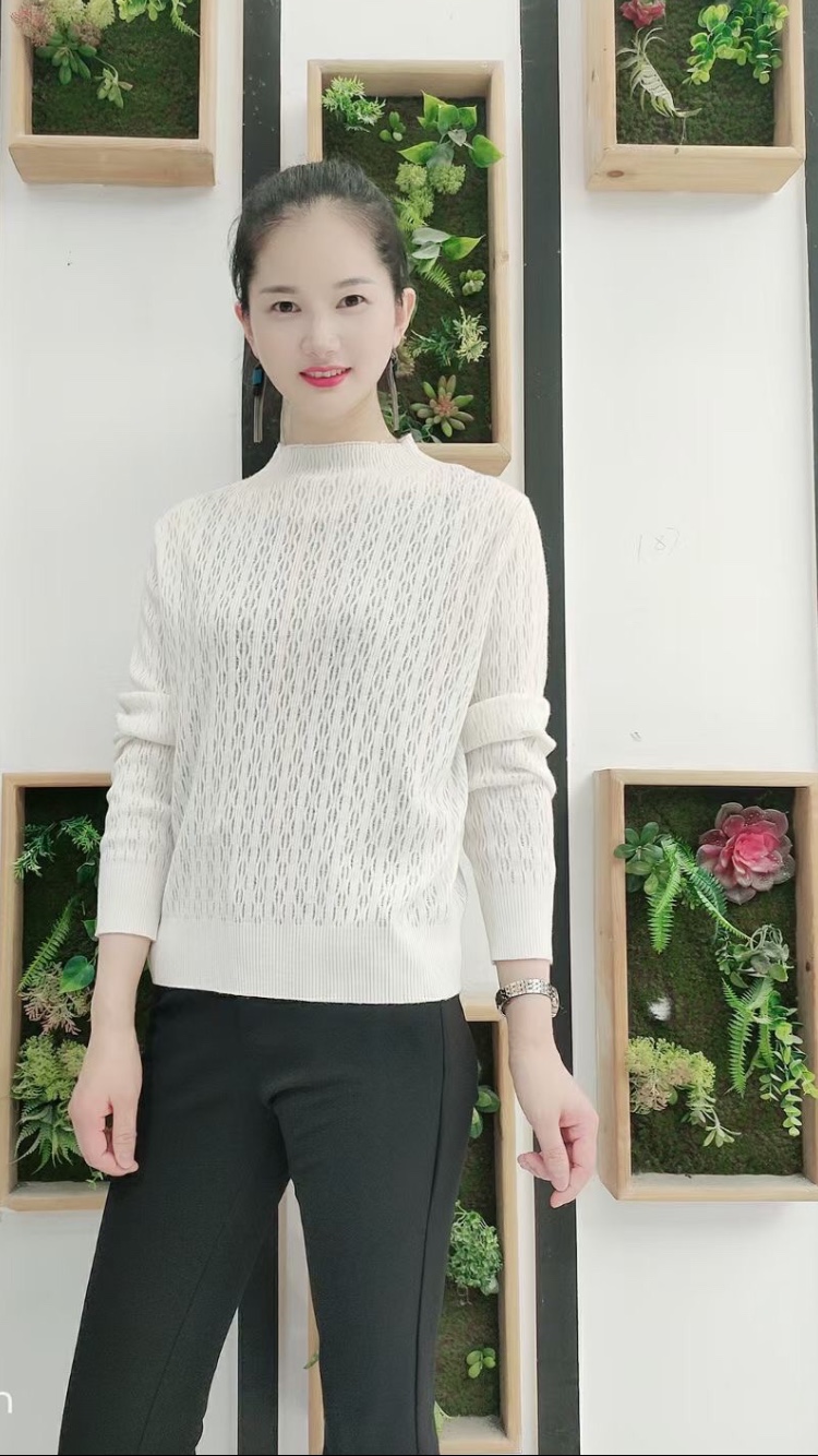 The autumn cashmere sweater series features original designs in a comfortable and fashionable off-white color pic 3