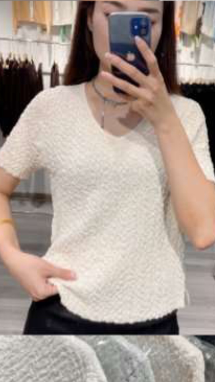 The autumn cashmere sweater series features original designs in comfortable and fashionable beige Application Scenario
