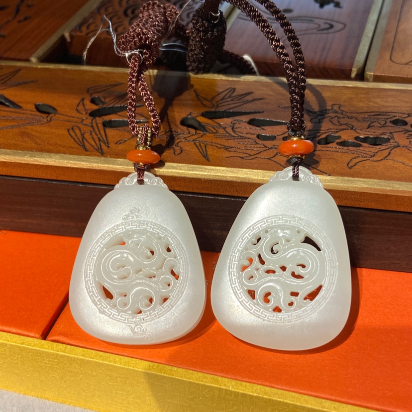 和田玉白玉吊坠天然道珠宝首饰天然玉石