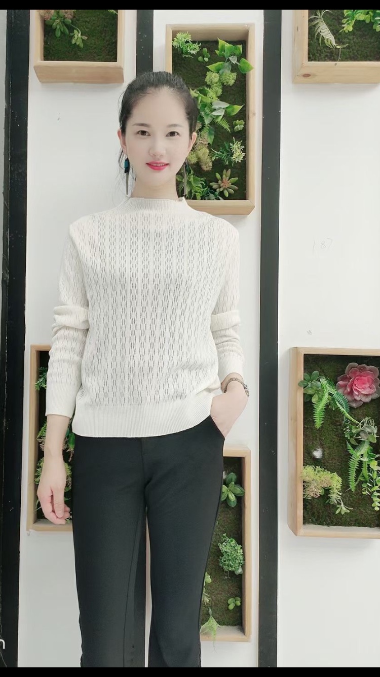 The autumn cashmere sweater series features original designs in a comfortable and fashionable off-white color Application Scenario