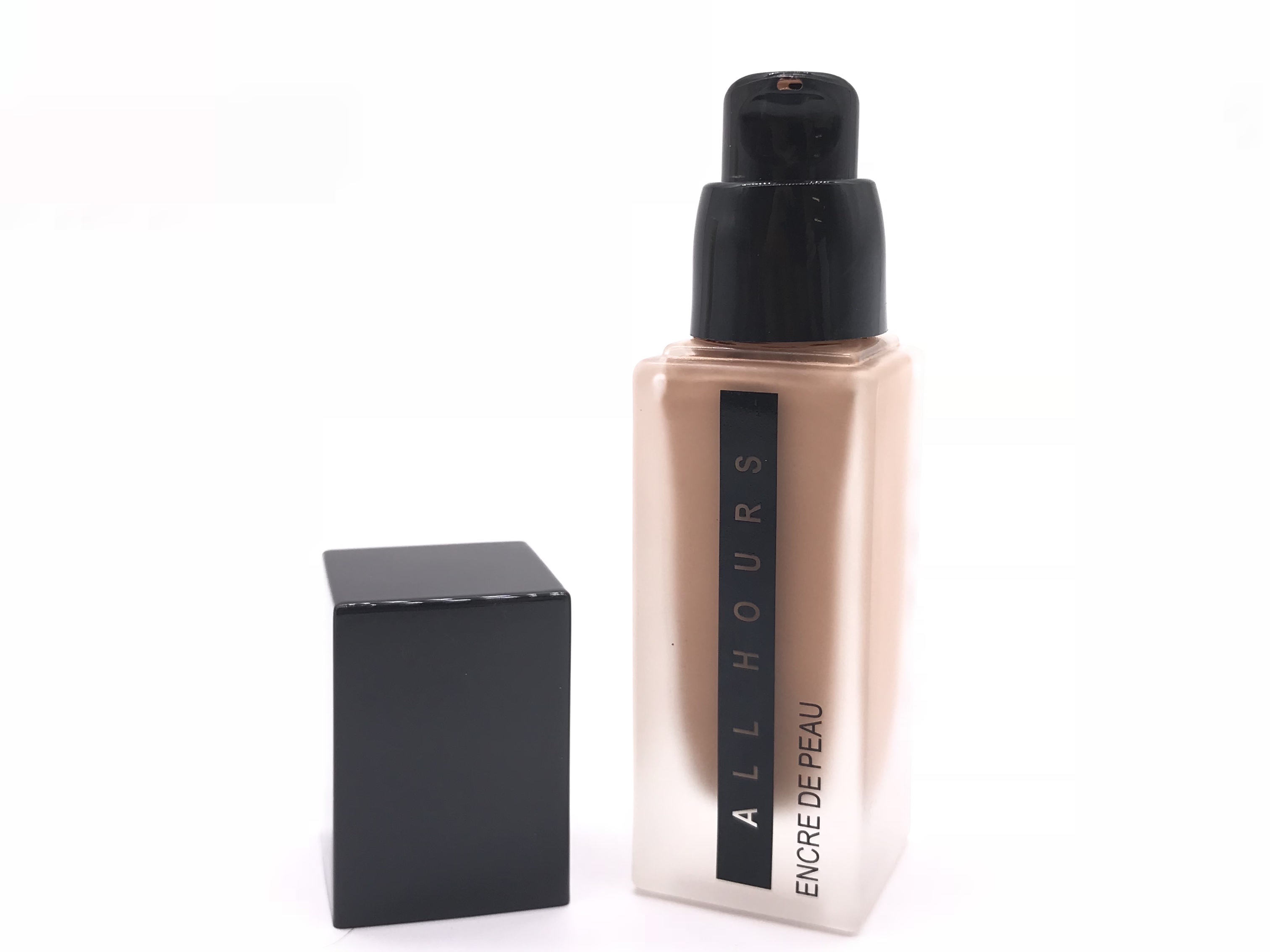 The Million Lotus Foundation provides concealer, oil control, moisture retention and long-lasting makeup without smudge Application Scenario