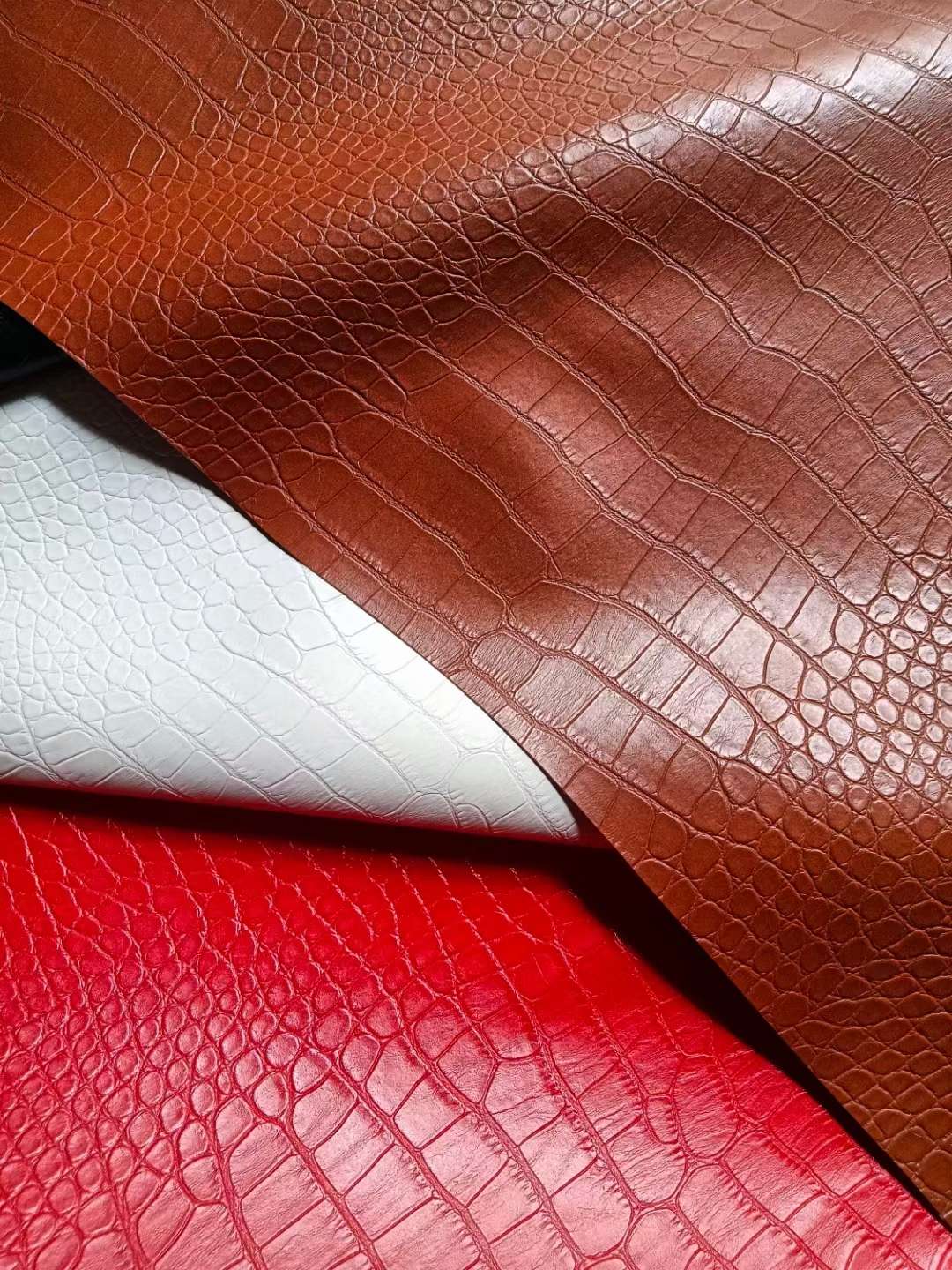 Crocodile pattern detail image 1