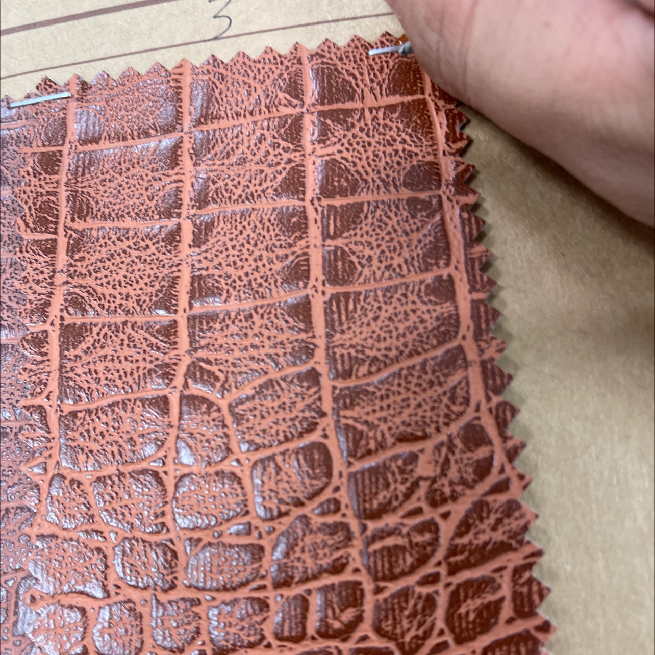 厂家防牛皮T140-4压花大量现货高中低档箱包其他皮革