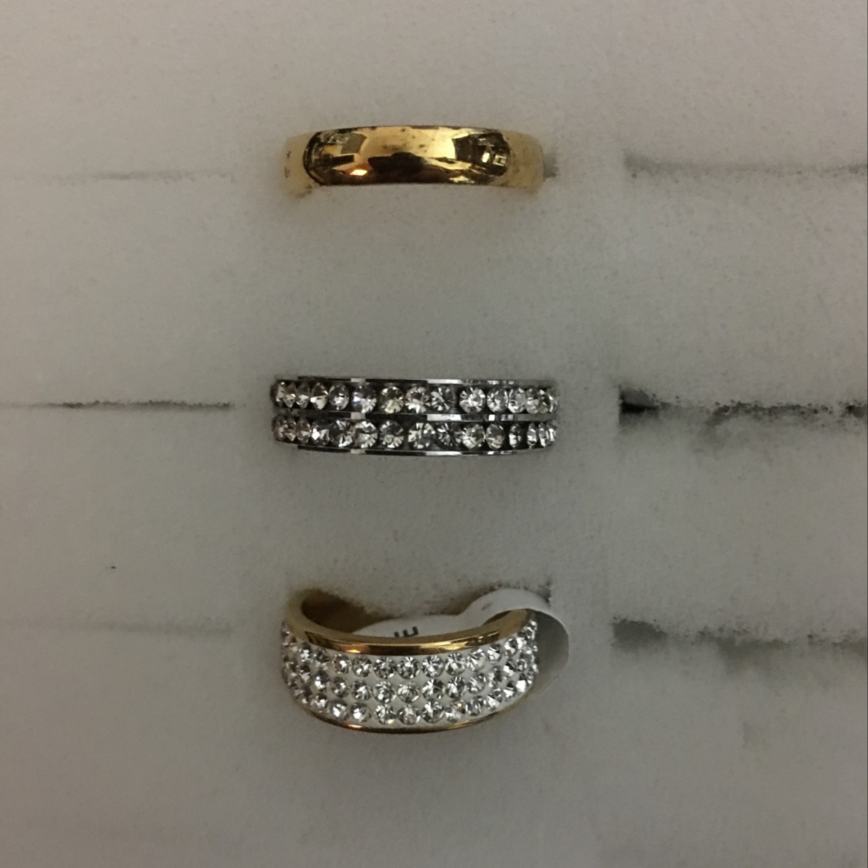 Three white two row diamond gold three row diamond ring 💍 with the design concept trend fashion slim temperament