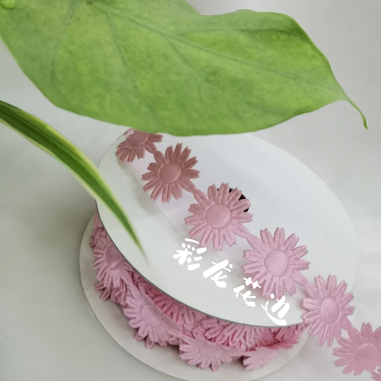 Lace, DIY, Christmas, clothing, accessories, crafts, paper, cards, hats and other factory products can be matched with Lii