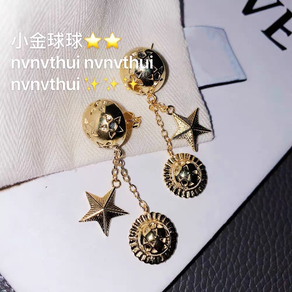 vintage three-dimensional planet five-pointed star stud earrings details Picture