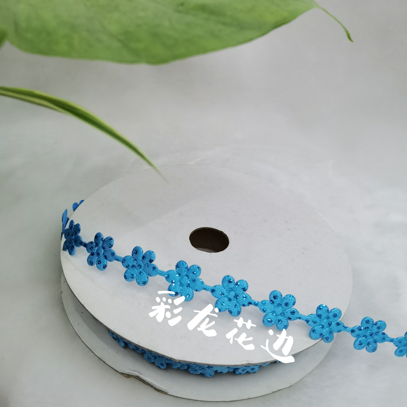 Lhn can be used on lace, DIY, Christmas, clothing, accessories, crafts, paper, cards, hats and other factory products
