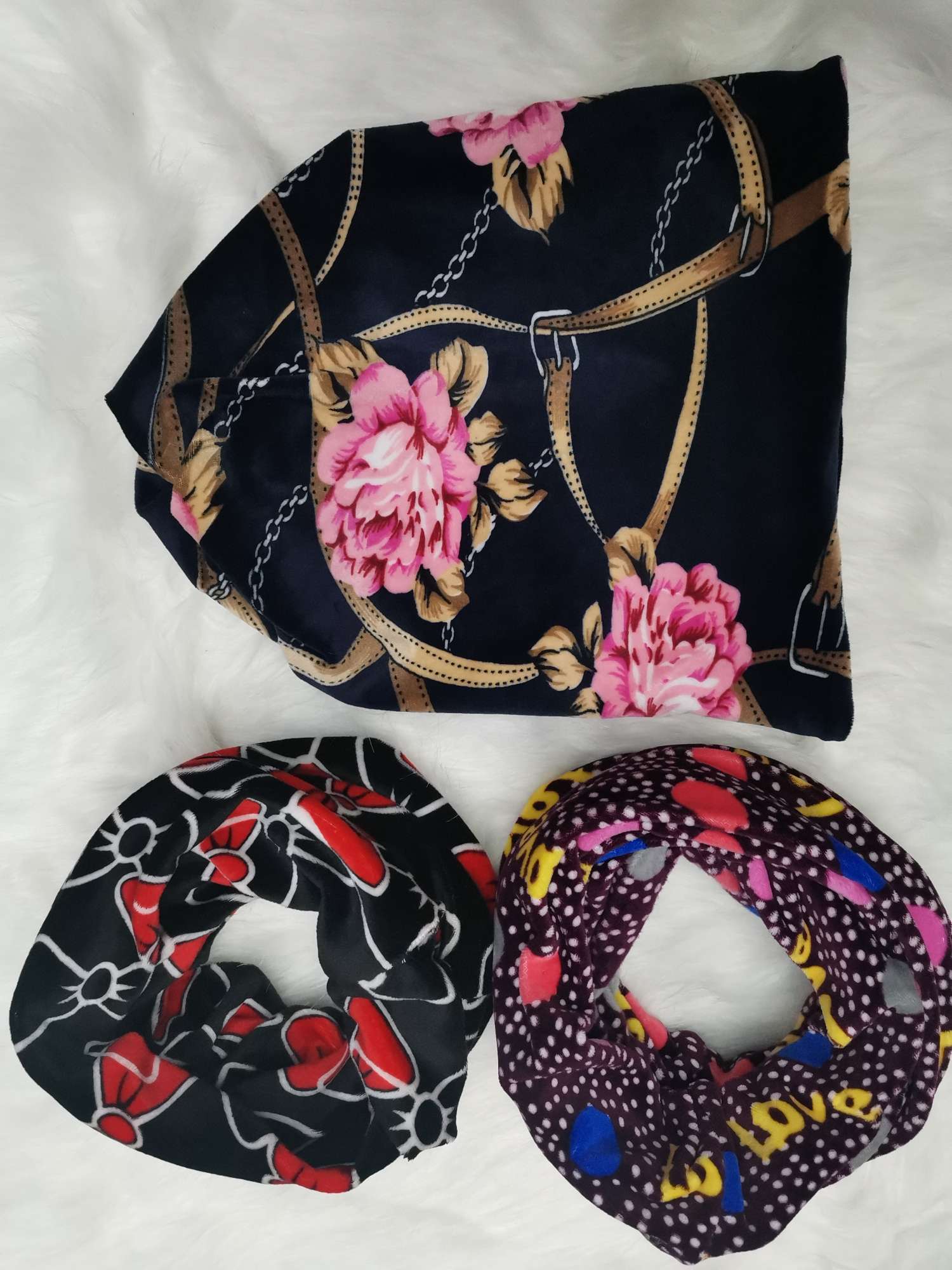 A scarf and a warm neck cover details Picture