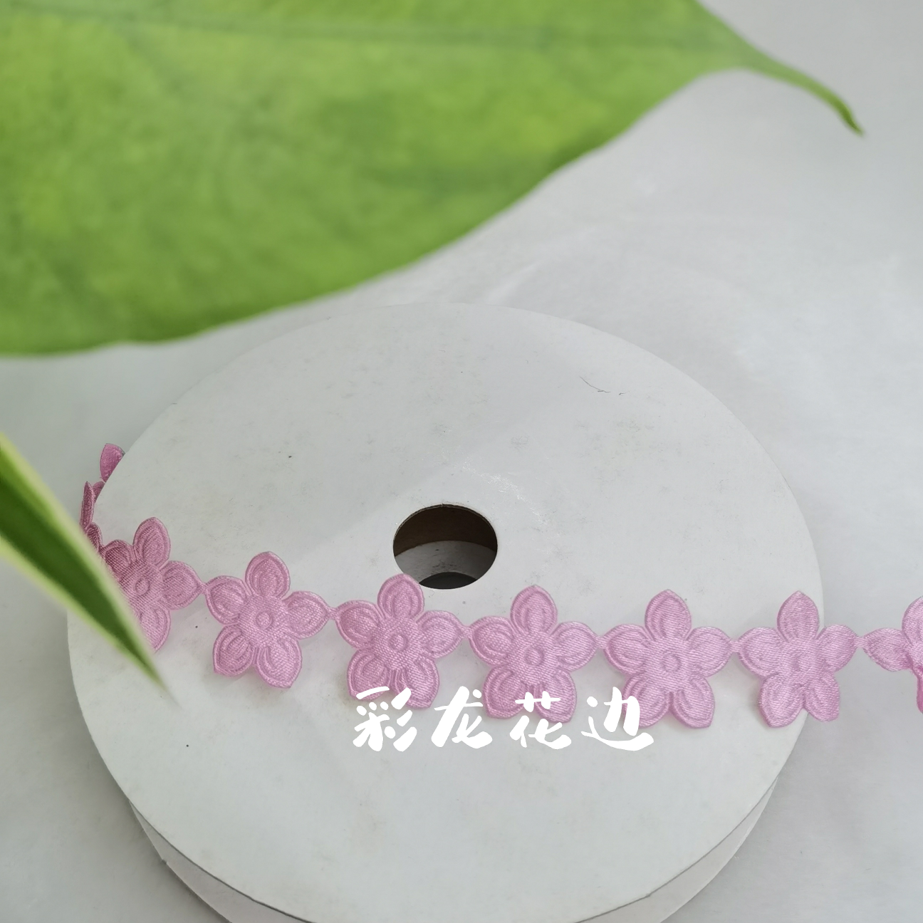 Lace, DIY production, Christmas, clothing, accessories, crafts, paper, cards, hats and other factory products can be matched with Lv