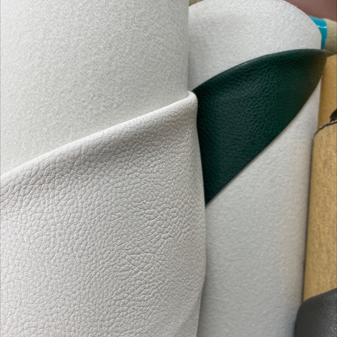 8955 Factory direct sales, hot-selling new PVC leather, large stock, high, medium and low grade luggage, sofa, shoe materials and fabrics Application Scenario