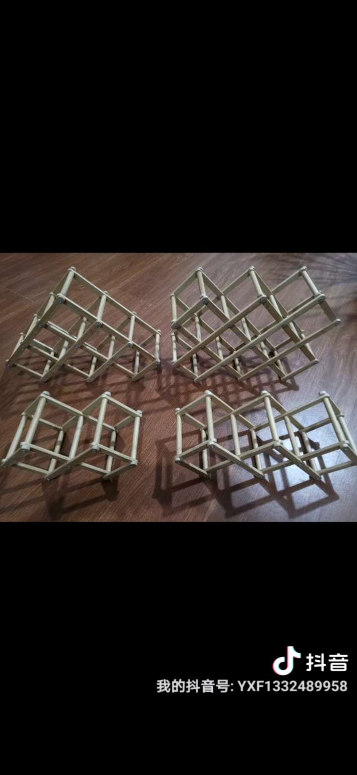 A bamboo wine rack that can be folded and retracted details Picture