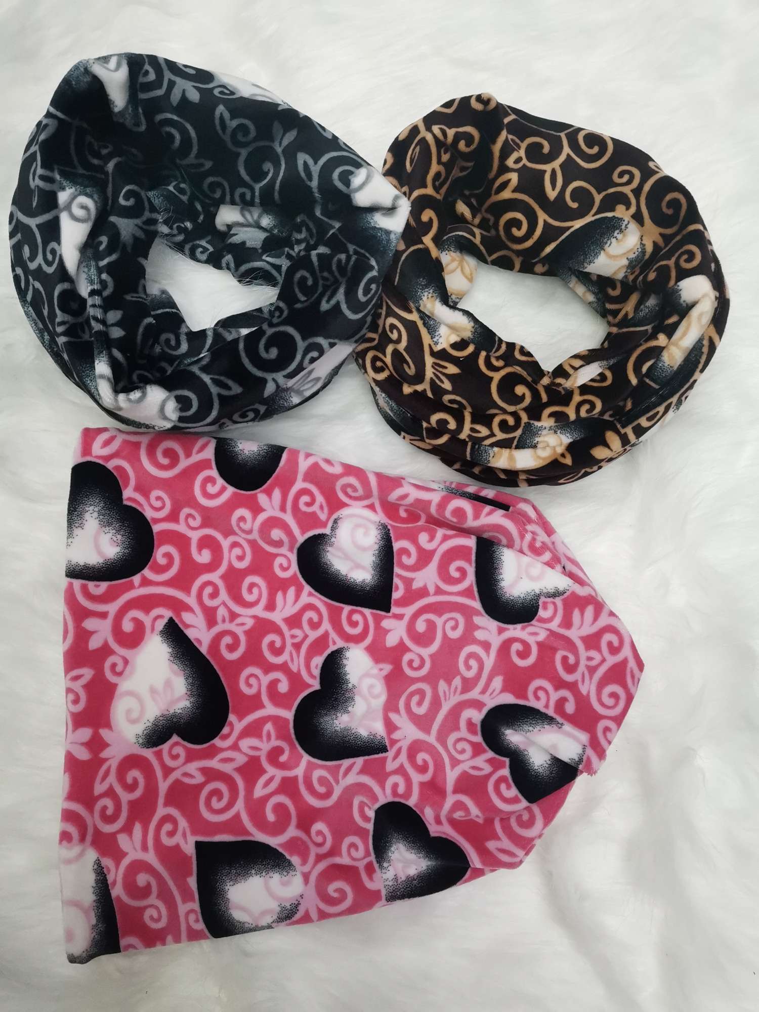 A scarf and a warm neck cover Item Picture