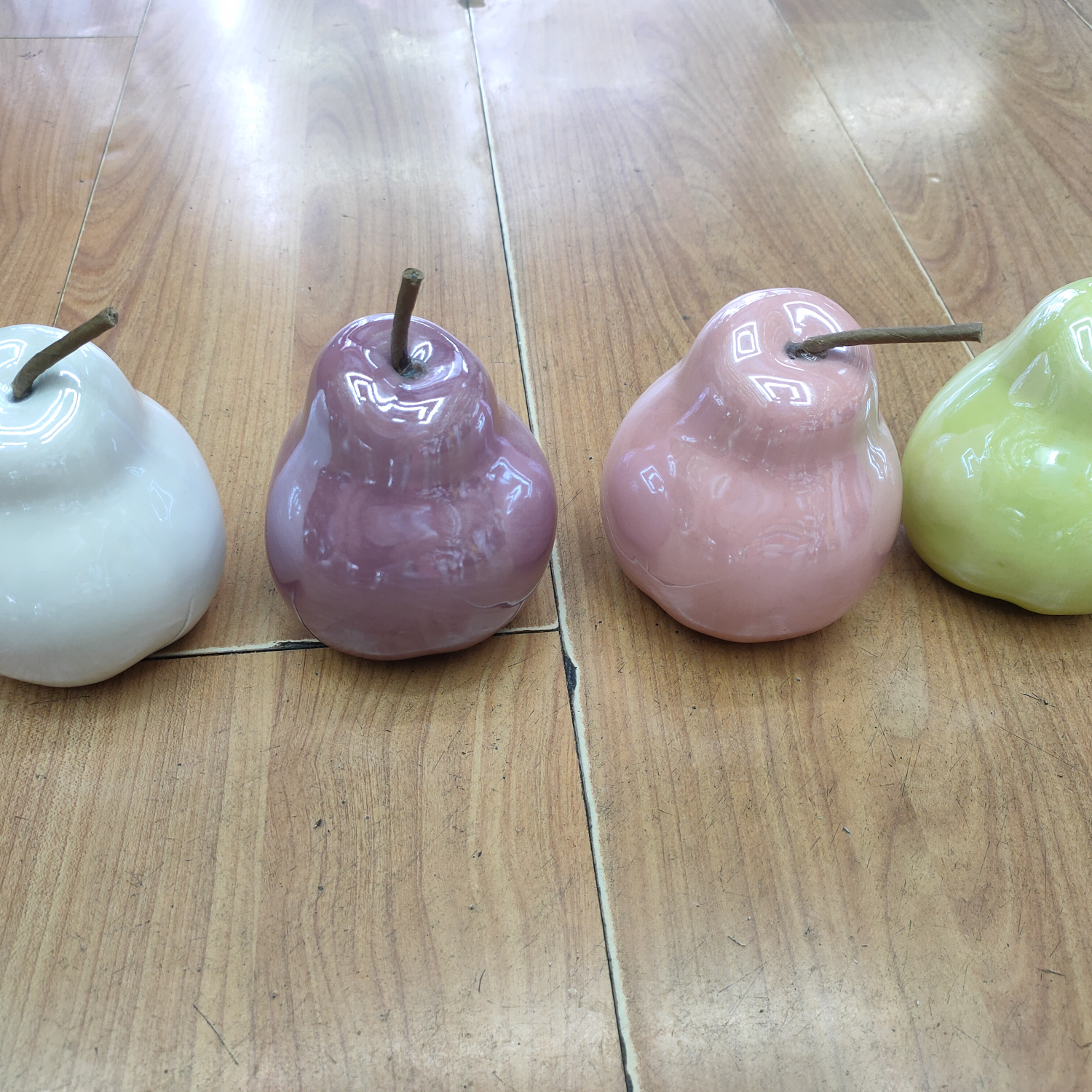 XDS2852366 Ceramic-colored glazed pear decorative piece, 4-color mixed Nordic style ceramic home decorative piece, ceramic handicraft