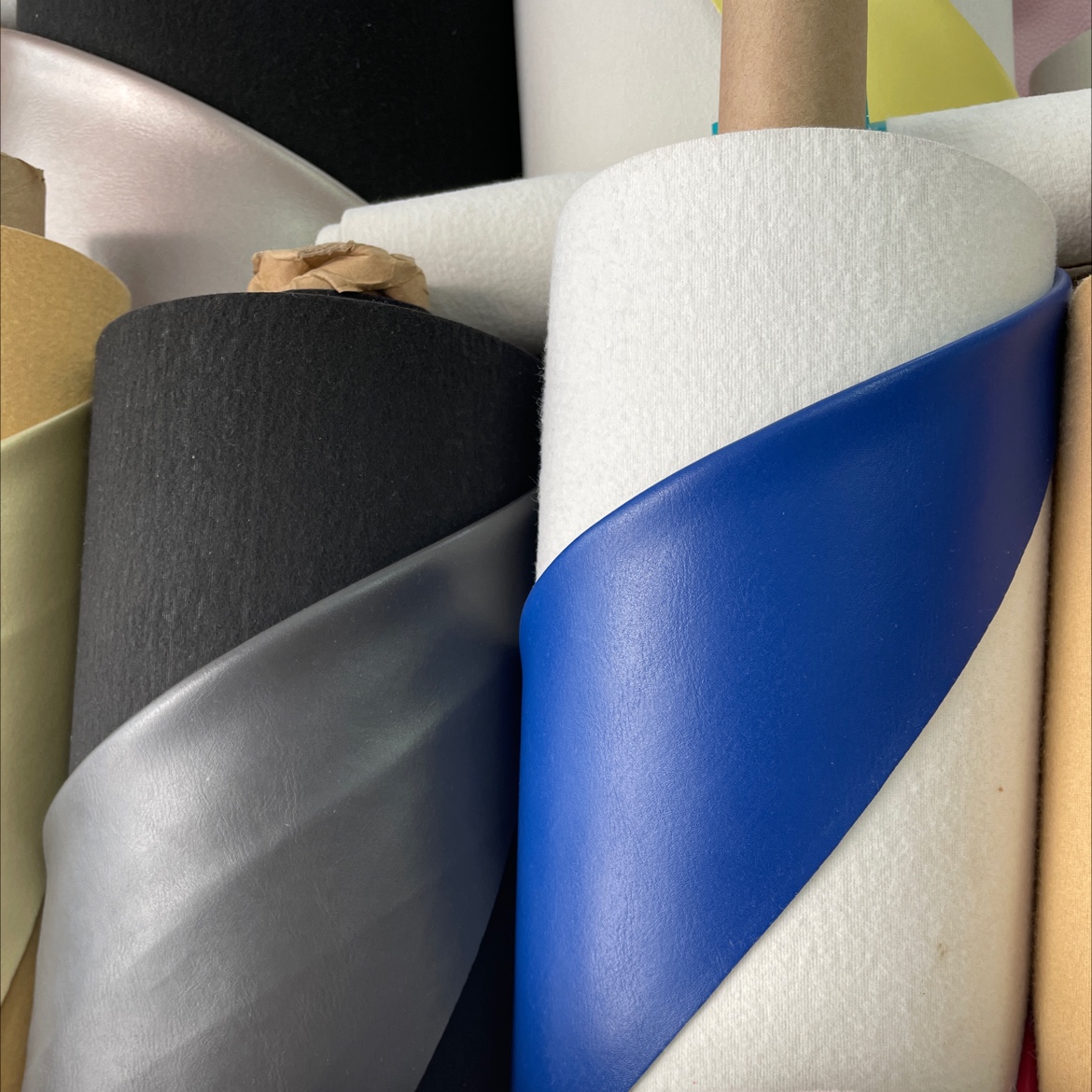 Eco-friendly calfskin factory direct sales, hot-selling new PVC leather, large stock of high, medium and low grade luggage, sofa, shoe materials and fabrics Item Picture
