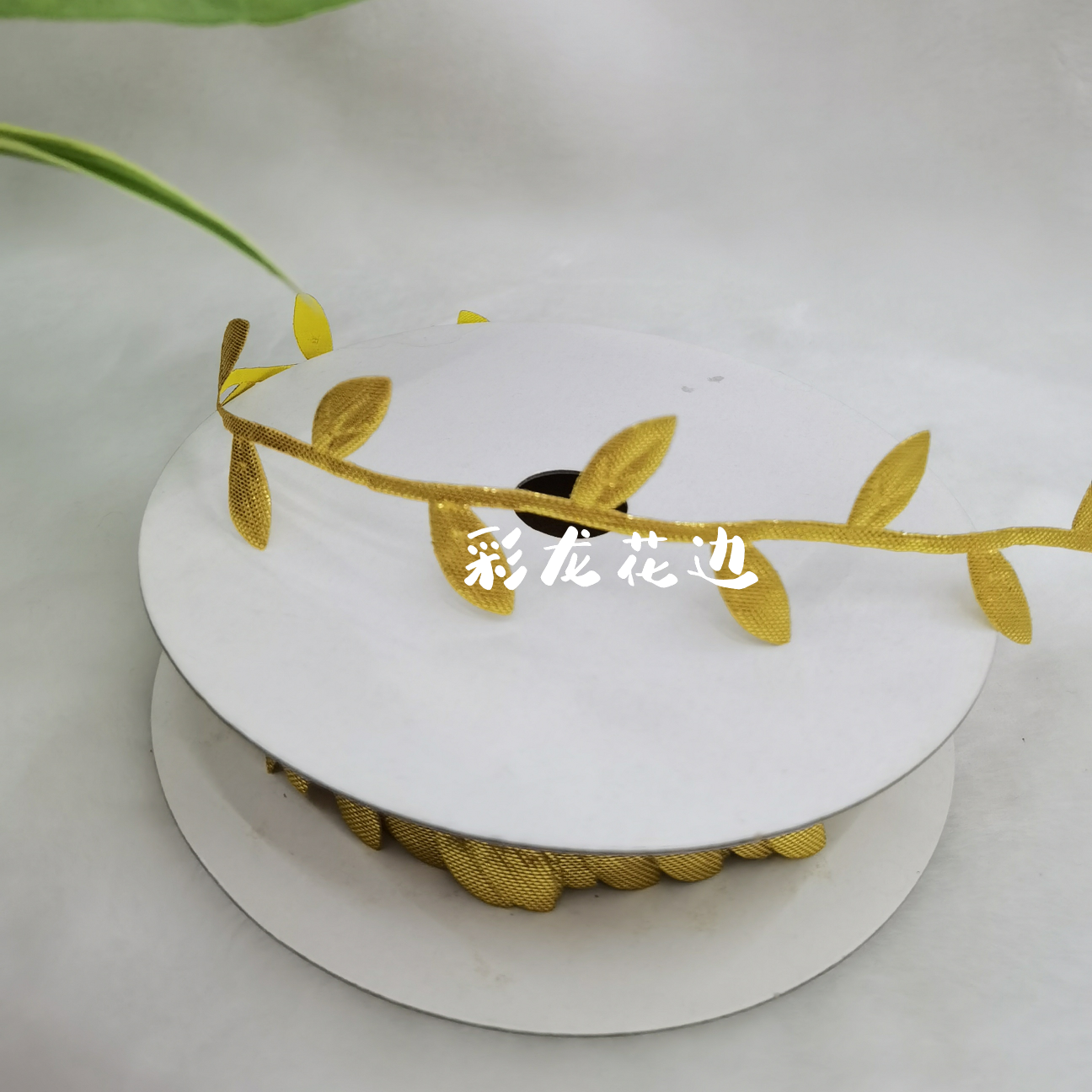 Lace, DIY, Christmas, clothing, accessories, crafts, paper, cards, hats and so on all kinds of factory products can be matched with Lvh full figure