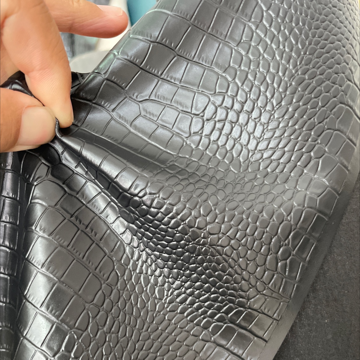 Crocodile pattern leather fabric bags, sofas, shoe materials, belts, accessories, black EY002 Item Picture