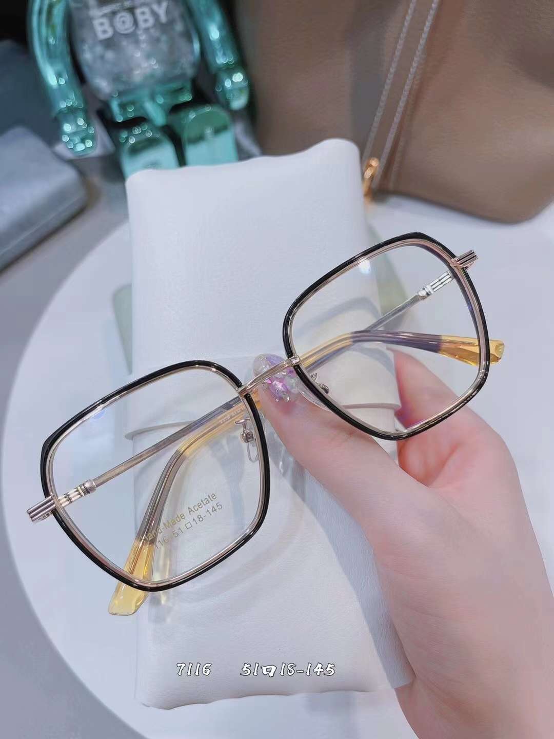 高品质新款金胶全框7116型号宽边记忆腿眼镜架，装配近视镜太阳镜，俊男靓女首选产品。白底实物图