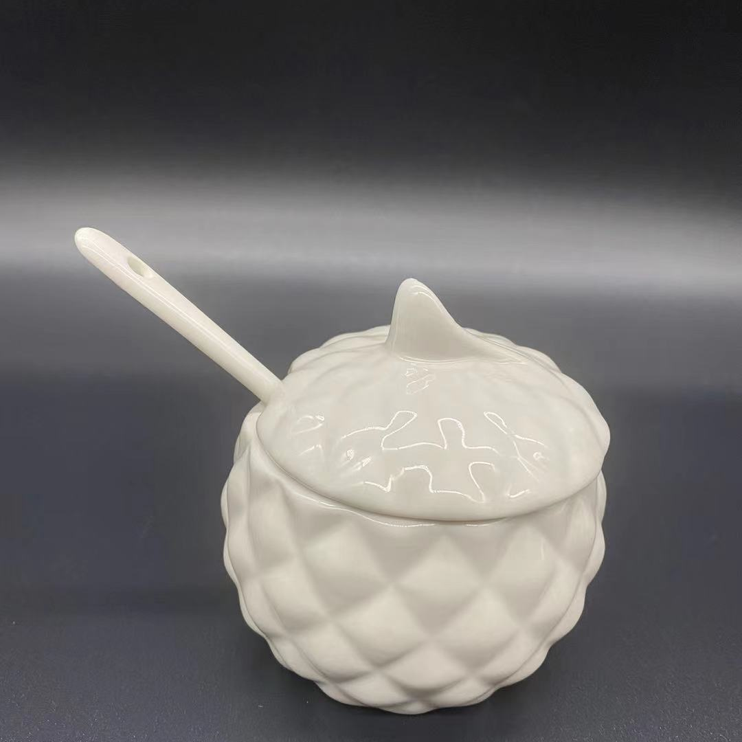 XDS2835262 ceramic household small seasoning jar, white and clear, with a small spoon
