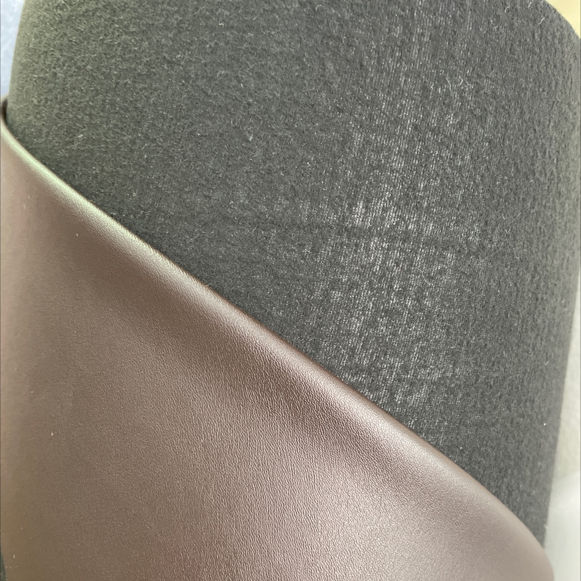 8911 Factory direct sales, hot-selling new PVC leather, large stock of high, medium and low-end luggage, sofa, shoe materials and fabrics Application Scenario
