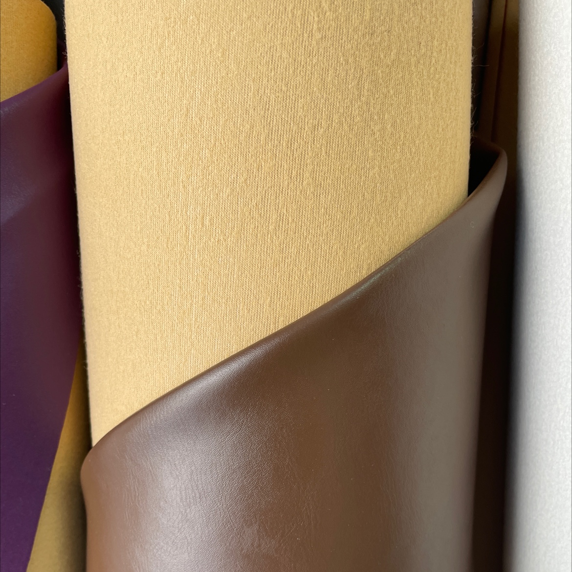 Eco-friendly calfskin factory direct sales, hot-selling new PVC leather, large stock of high, medium and low grade luggage, sofa, shoe materials and fabrics Application Scenario