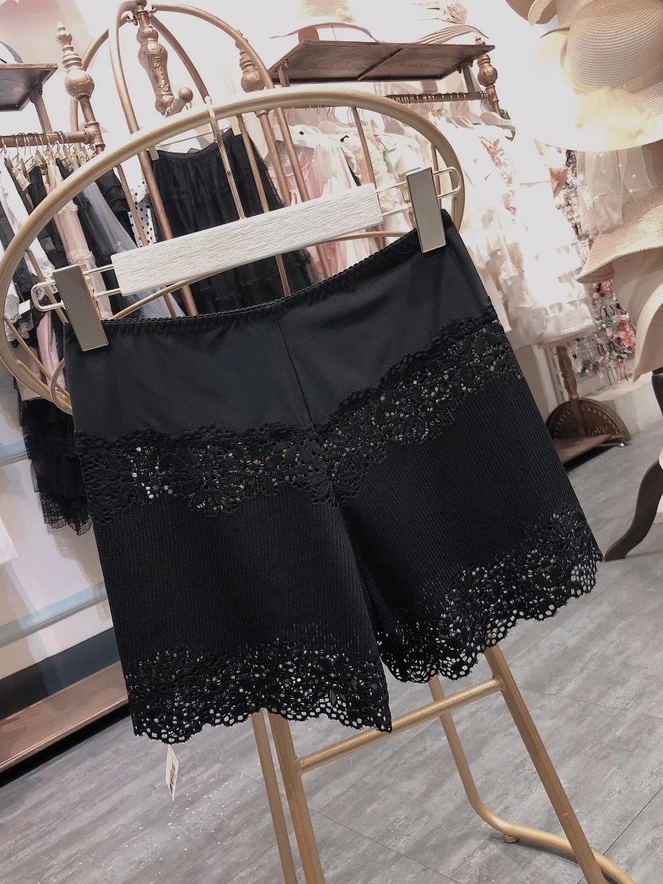 Explosion-Style Safety Pants, Lace-Proof Midwaist Breathable And Seamless One-Piece
Color: Black White Skin Tone Specification drawing
