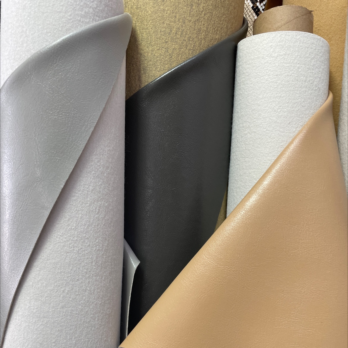 Crystal R64 pattern factory direct sales, hot-selling new PVC leather, large stock, high, medium and low grade luggage, sofa, shoe materials and fabrics Item Picture