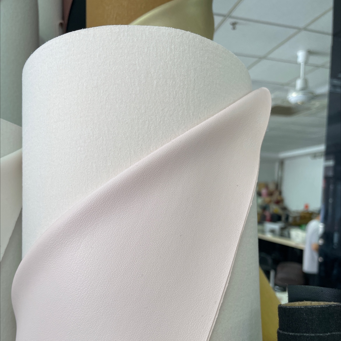 Eco-friendly little lamb pattern factory direct sales, hot-selling new PVC leather, large stock of high, medium and low grade luggage, sofa, shoe materials and fabrics Item Picture