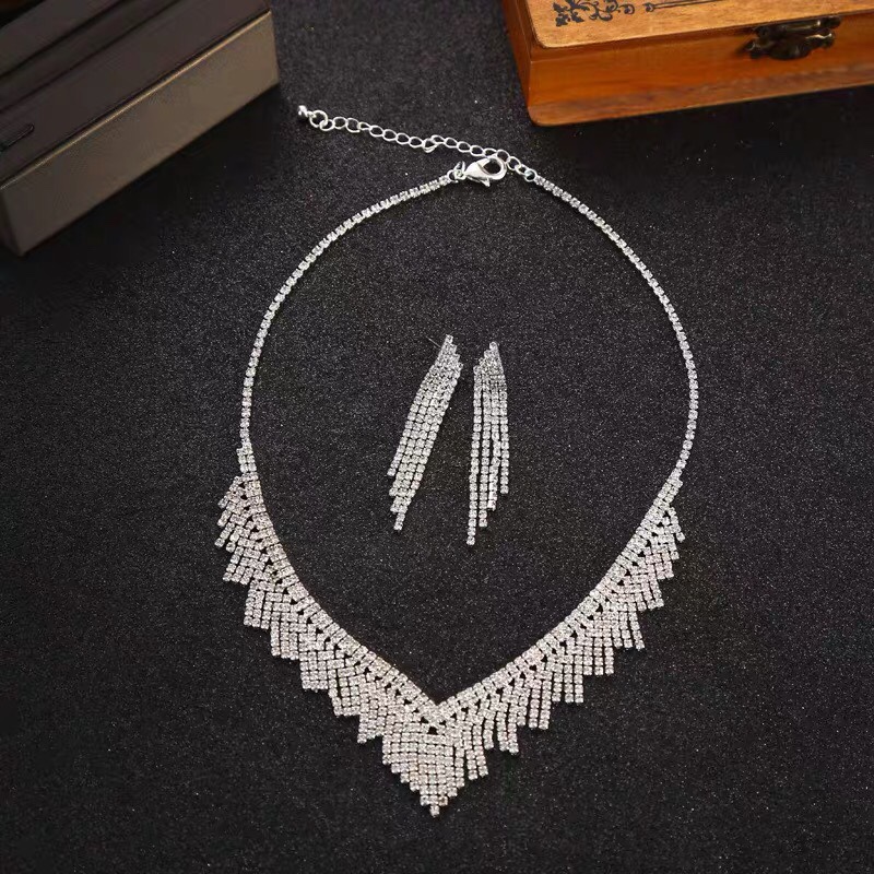 Necklace earrings set European and American dress dinner necklace earrings accessories rhinestone claw chain jewelry necklace simple European and American